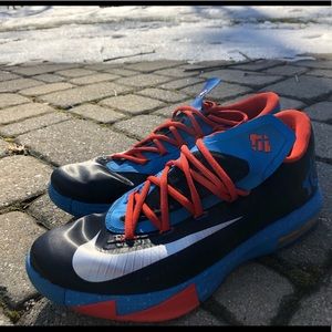 Nike KD lowtop basketball sneakers